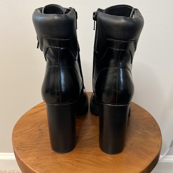 Women’s Heeled Boot - Picture 4 of 6